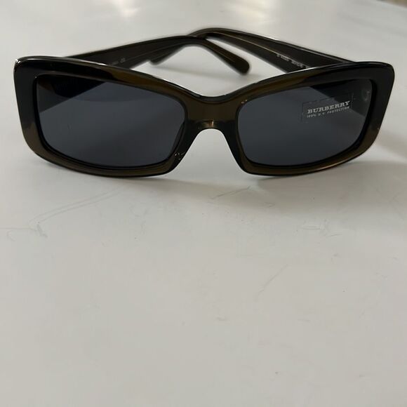 NWOT BURBERRY LOGO BROWN SUNGLASSES‎ - Picture 2 of 5
